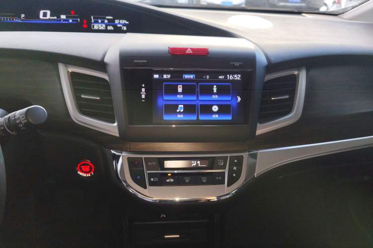 Used Honda Jade 2017 210 TURBO CVT Luxury Edition 5 Seats Audio And AC Panel