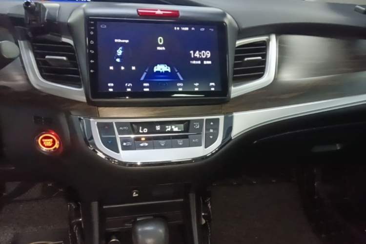 Used Honda Jade 2017 1.8L automatic Comfort version 5 seats Audio And AC Panel