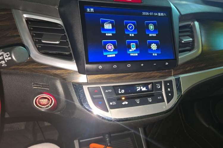 Used Honda Jade 2017 1.8L automatic Comfort version 5 seats Audio And AC Panel