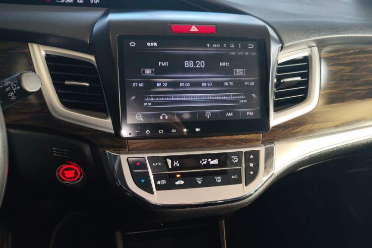 Used Honda Jade 2017 1.8L automatic Comfort version 5 seats Audio And AC Panel