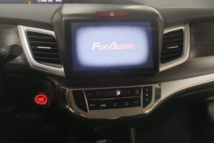 Used Honda Jade 2017 1.8L automatic Comfort version 5 seats Audio And AC Panel