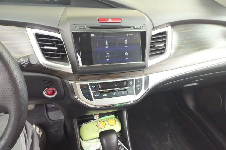 Used Honda Jade 2017 1.8L automatic Comfort version 5 seats Audio And AC Panel