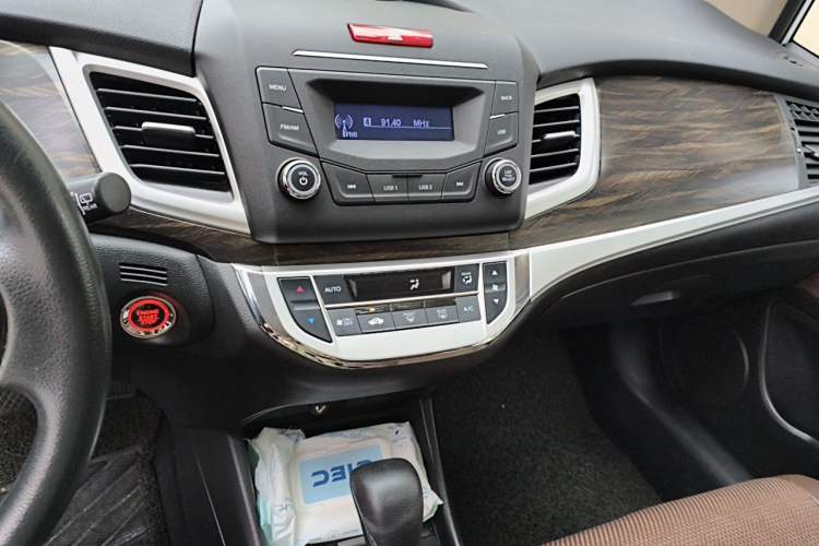 Used Honda Jade 2017 1.8L automatic Comfort version 6 seats Audio And AC Panel