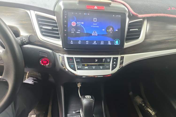 Used Honda Jade 2017 1.8L automatic Comfort version 5 seats Audio And AC Panel