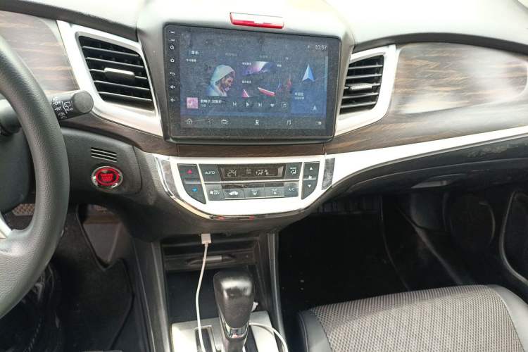 Used Honda Jade 2017 1.8L automatic Comfort version 5 seats Audio And AC Panel