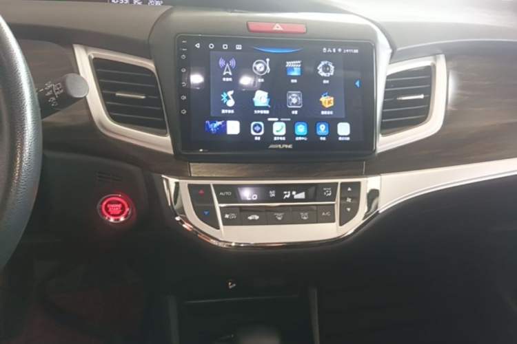 Used Honda Jade 2017 1.8L automatic Comfort version 5 seats Audio And AC Panel
