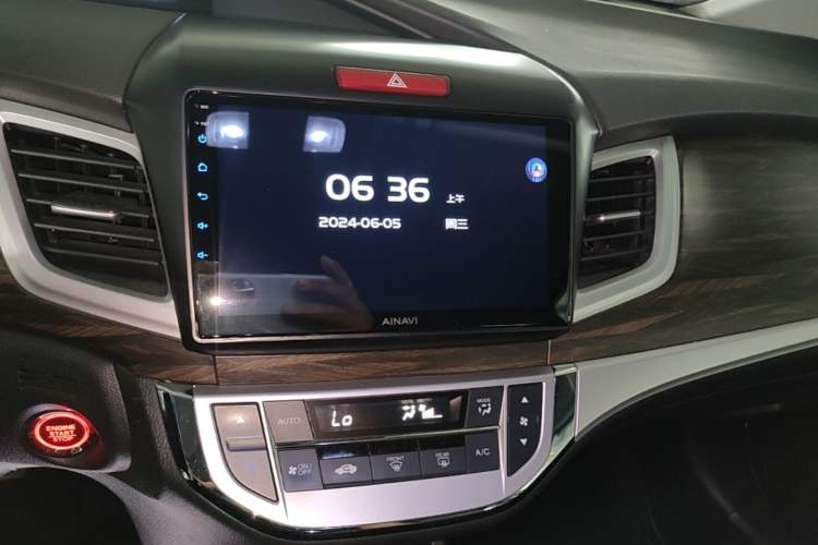 Used Honda Jade 2017 1.8L automatic Comfort version 5 seats Audio And AC Panel