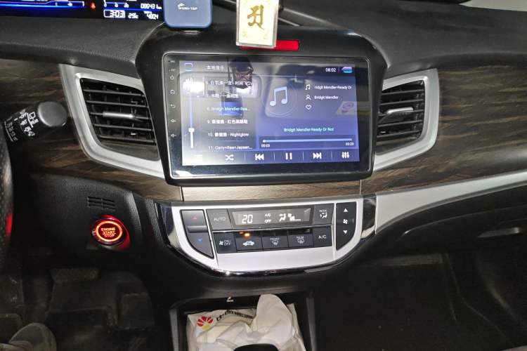 Used Honda Jade 2017 1.8L automatic Comfort version 5 seats Audio And AC Panel