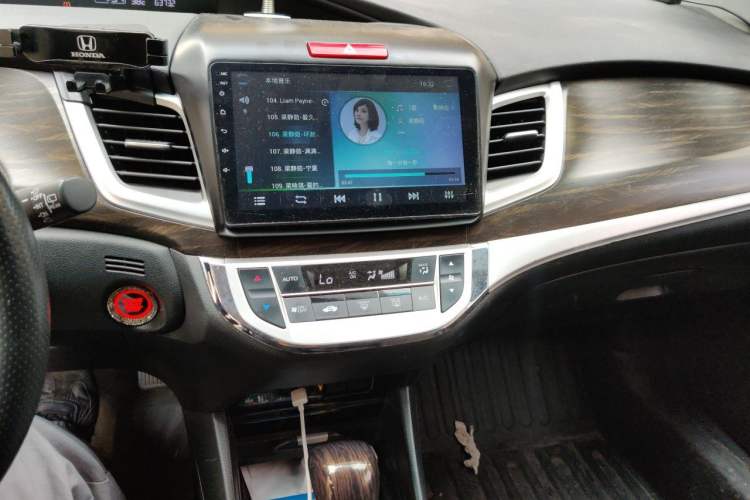 Used Honda Jade 2017 1.8L automatic Comfort version 5 seats Audio And AC Panel
