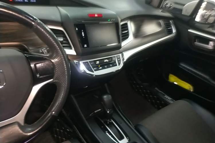 Used Honda Jade 2017 1.8L automatic Comfort version 5 seats Audio And AC Panel