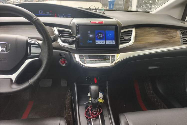 Used Honda Jade 2017 1.8L automatic Comfort version 5 seats Audio And AC Panel