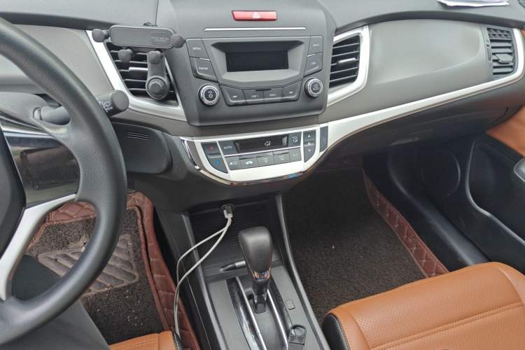 Used Honda Jade 2017 1.8L Automatic Classic Edition 5 seats Audio And AC Panel