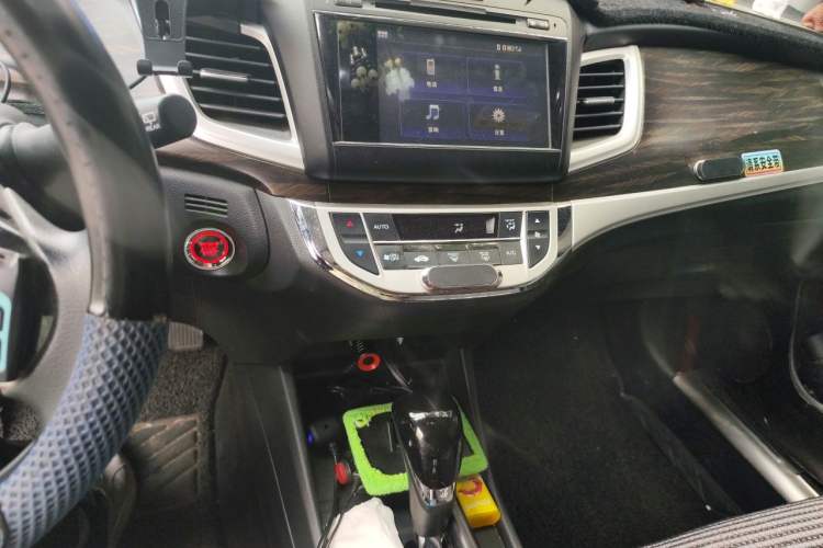 Used Honda Jade 2017 1.8L automatic Comfort version 5 seats Audio And AC Panel