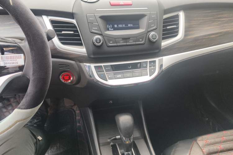 Used Honda Jade 2017 1.8L automatic Comfort version 5 seats Audio And AC Panel
