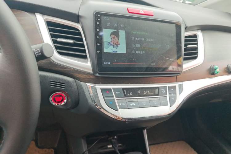 Used Honda Jade 2017 1.8L automatic Comfort version 5 seats Audio And AC Panel
