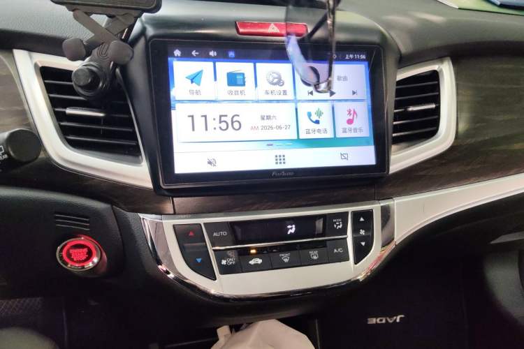 Used Honda Jade 2017 1.8L automatic Comfort version 5 seats Audio And AC Panel