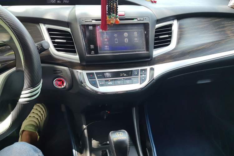 Used Honda Jade 2017 1.8L automatic Comfort version 5 seats Audio And AC Panel