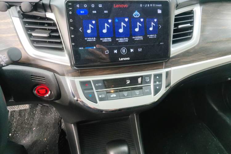 Used Honda Jade 2017 1.8L automatic Comfort version 5 seats Audio And AC Panel