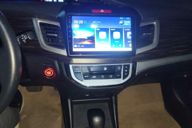 Used Honda Jade 2017 1.8L automatic Comfort version 5 seats Audio And AC Panel