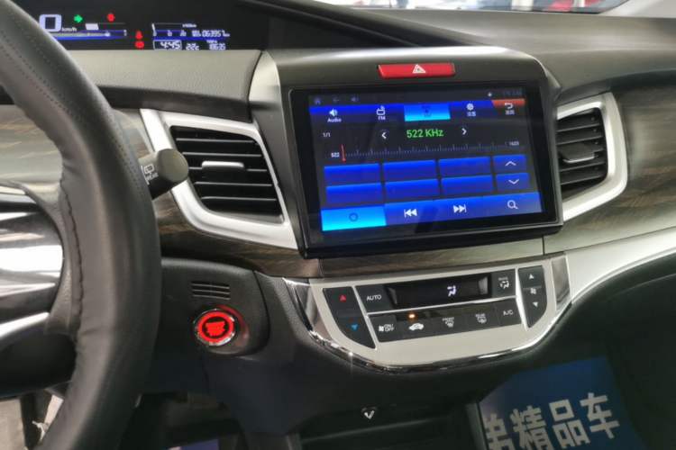 Used Honda Jade 2017 1.8L automatic Comfort version 5 seats Audio And AC Panel