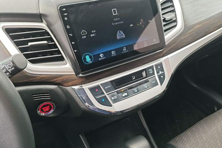 Used Honda Jade 2017 1.8L automatic Comfort version 5 seats Audio And AC Panel