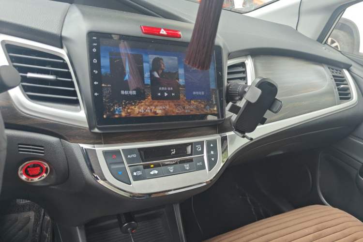 Used Honda Jade 2017 1.8L automatic Comfort version 5 seats Audio And AC Panel