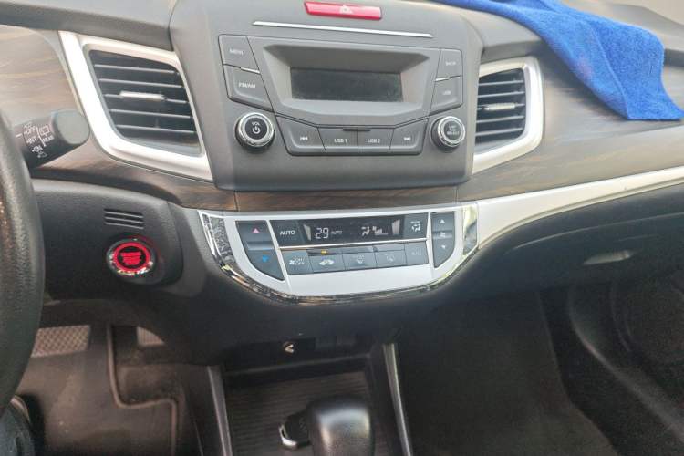 Used Honda Jade 2017 1.8L automatic Comfort version 5 seats Audio And AC Panel