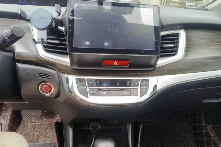 Used Honda Jade 2017 1.8L automatic Comfort version 5 seats Audio And AC Panel
