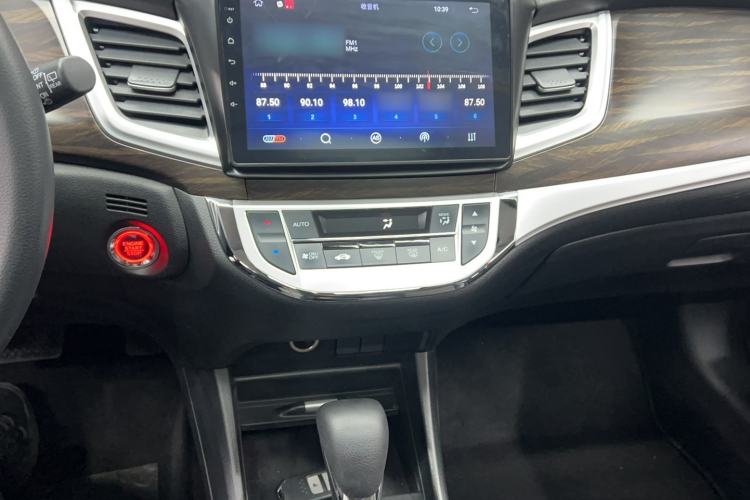 Used Honda Jade 2017 1.8L automatic Comfort version 5 seats Audio And AC Panel