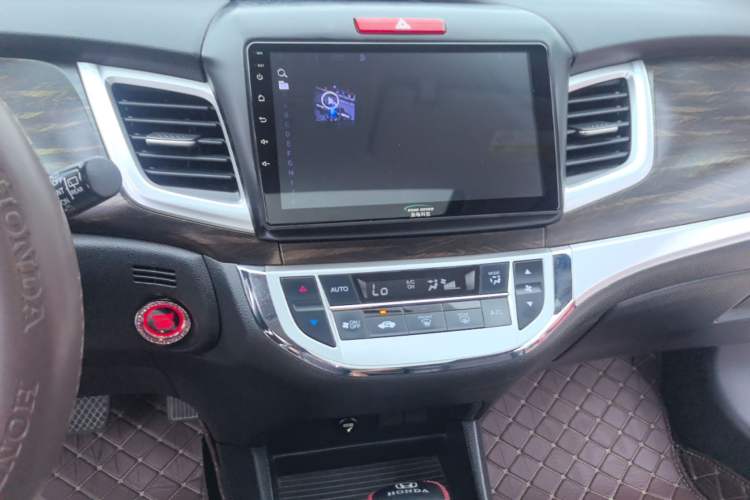Used Honda Jade 2017 1.8L automatic Comfort version 5 seats Audio And AC Panel