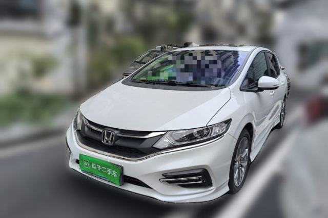 Honda Jade 2017 1.8L automatic Comfort version 5 seats usado