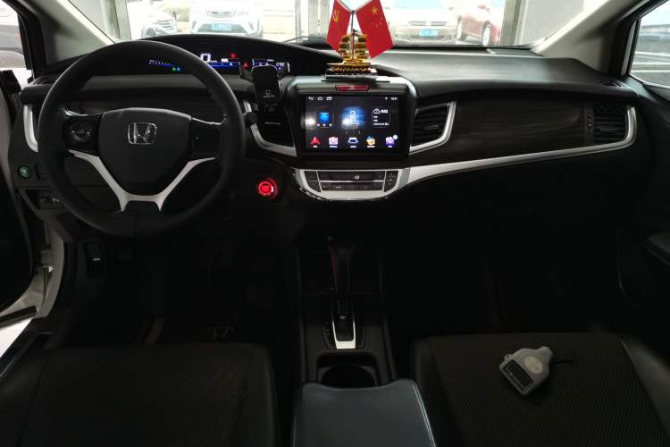 Used Honda Jade 2017 1.8L automatic Comfort version 5 seats Center Console