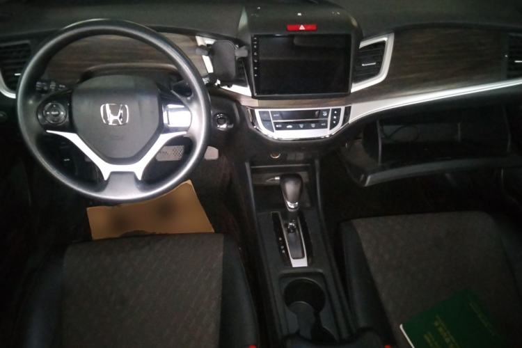 Used Honda Jade 2017 1.8L automatic Comfort version 5 seats Center Console