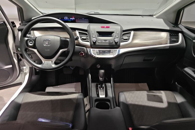 Used Honda Jade 2017 1.8L automatic Comfort version 5 seats Center Console