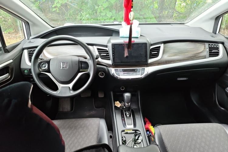Used Honda Jade 2017 1.8L automatic Comfort version 5 seats Center Console