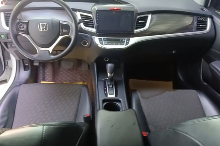 Used Honda Jade 2017 1.8L automatic Comfort version 5 seats Center Console