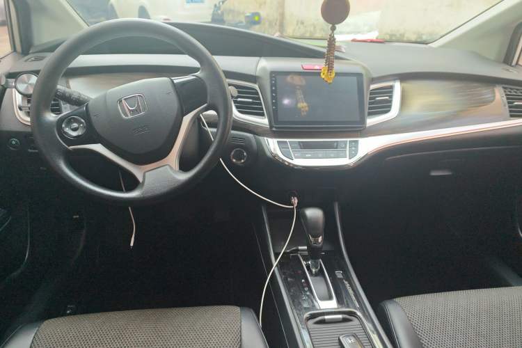 Used Honda Jade 2017 1.8L automatic Comfort version 5 seats Center Console