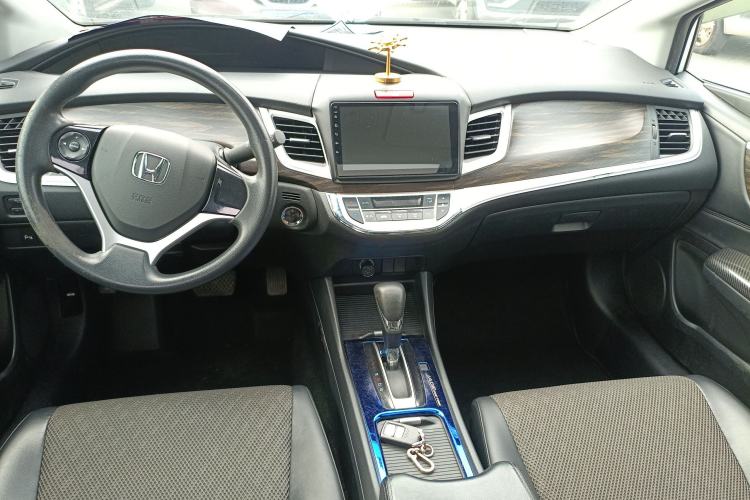 Used Honda Jade 2017 1.8L automatic Comfort version 5 seats Center Console