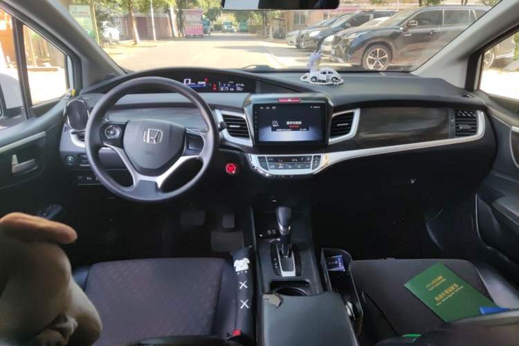 Used Honda Jade 2017 1.8L automatic Comfort version 5 seats Center Console