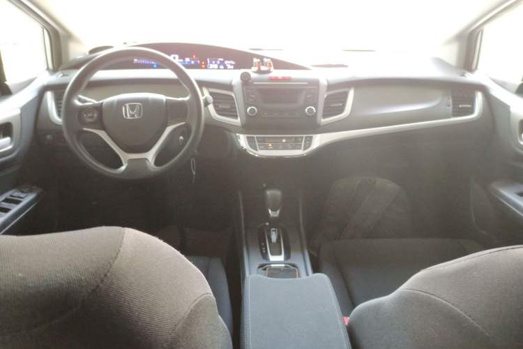 Used Honda Jade 2017 1.8L Automatic Classic Edition 5 seats Center Console