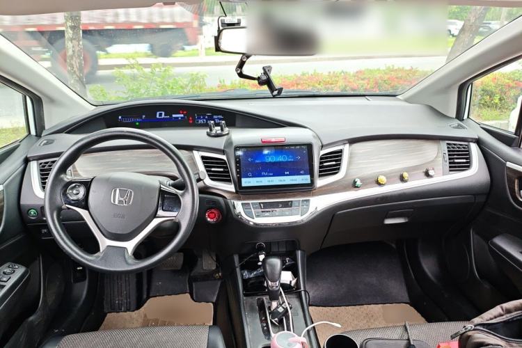 Used Honda Jade 2017 1.8L automatic Comfort version 5 seats Center Console