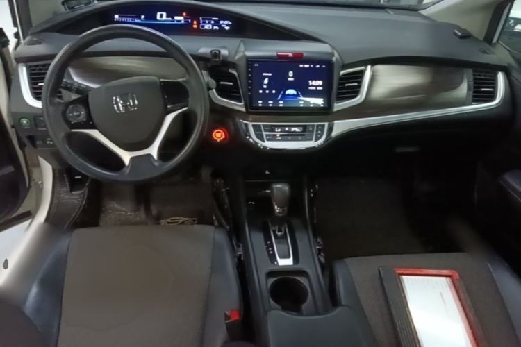 Used Honda Jade 2017 1.8L automatic Comfort version 5 seats Center Console