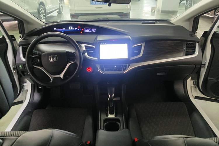Used Honda Jade 2017 1.8L automatic Comfort version 5 seats Center Console