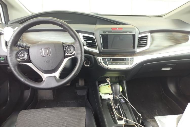 Used Honda Jade 2017 1.8L automatic Comfort version 5 seats Center Console
