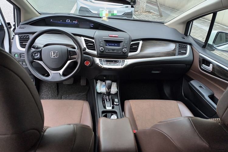 Used Honda Jade 2017 1.8L automatic Comfort version 6 seats Center Console