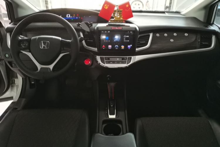 Used Honda Jade 2017 1.8L automatic Comfort version 5 seats Center Console