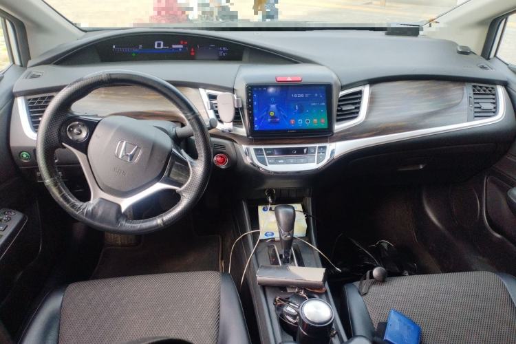 Used Honda Jade 2017 1.8L automatic Comfort version 5 seats Center Console