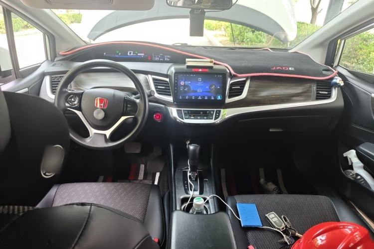 Used Honda Jade 2017 1.8L automatic Comfort version 5 seats Center Console