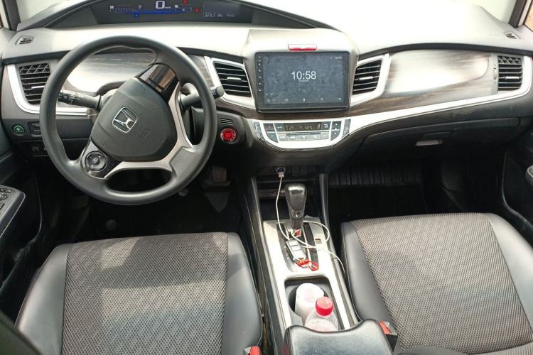 Used Honda Jade 2017 1.8L automatic Comfort version 5 seats Center Console