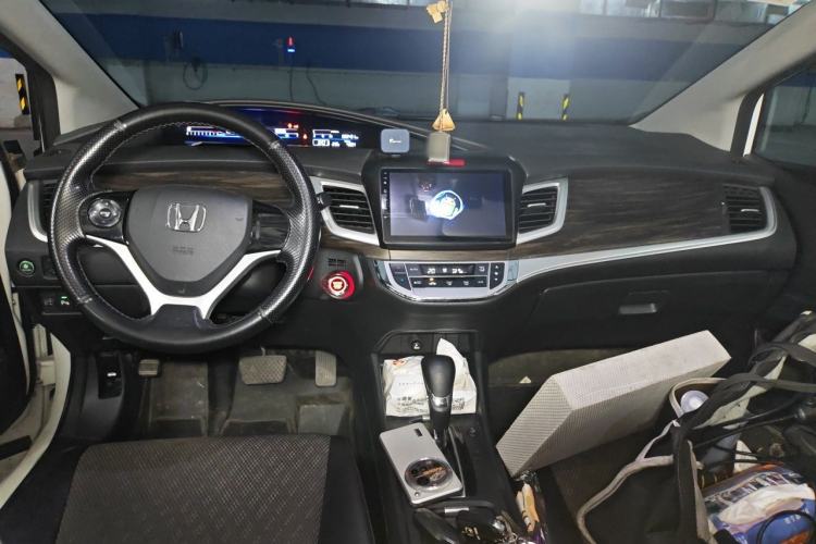Used Honda Jade 2017 1.8L automatic Comfort version 5 seats Center Console